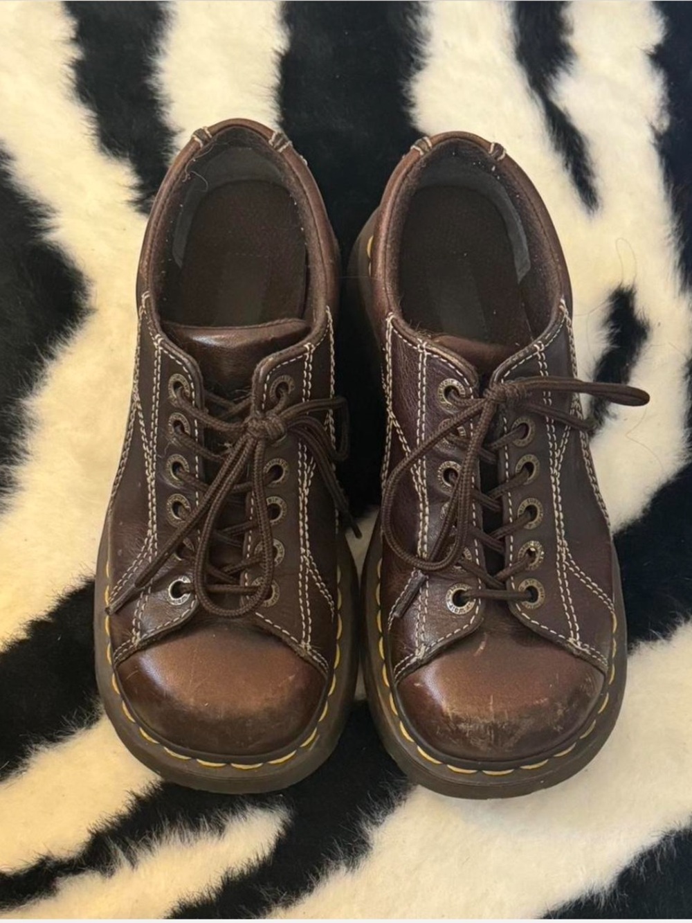 Vintage Brown leather Dr. Martens with flower detail - Picture 2 of 4